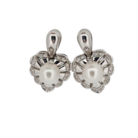 Orecchini donna in oro bianco 18 kt con diamanti e perle da 7 mm – 9.50 g – 0.36 ct – Idee Preziose dal 1987 - IP.OK18B/18P